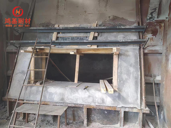 青海某鋁廠熔鋁爐拆除重建