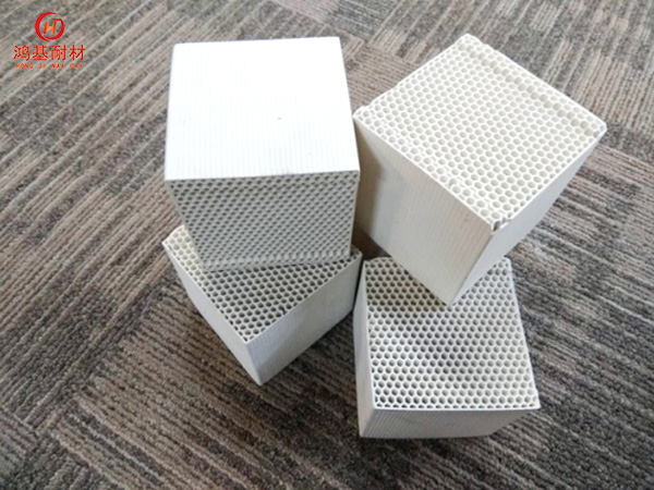 陶瓷蓄熱體（蜂窩體)